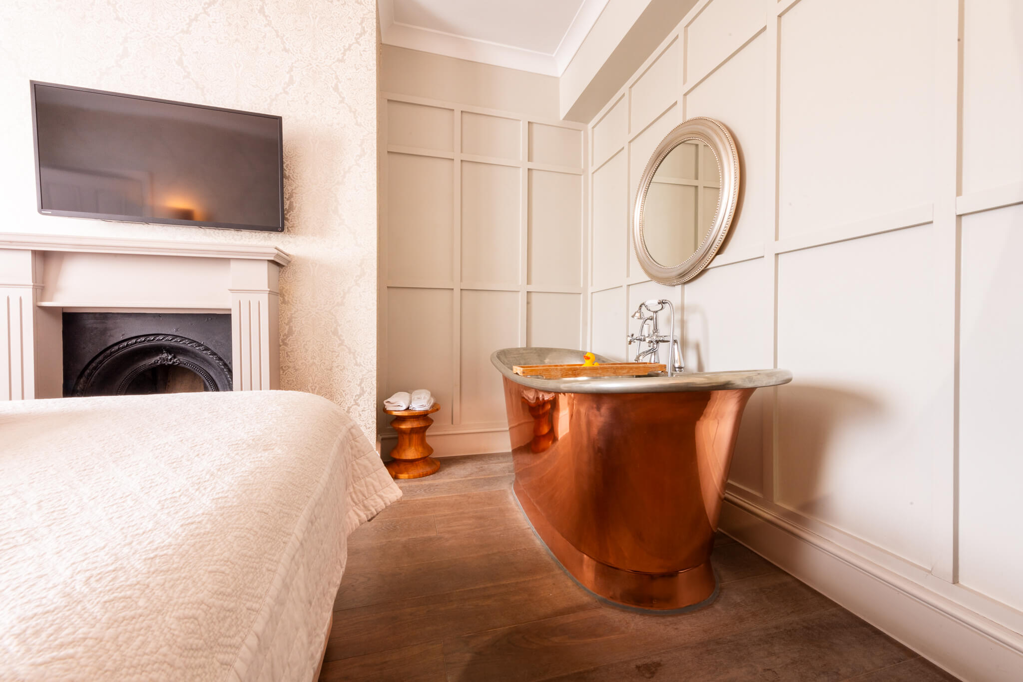 Royal Wells Hotel Deluxe Suite Bathroom Space