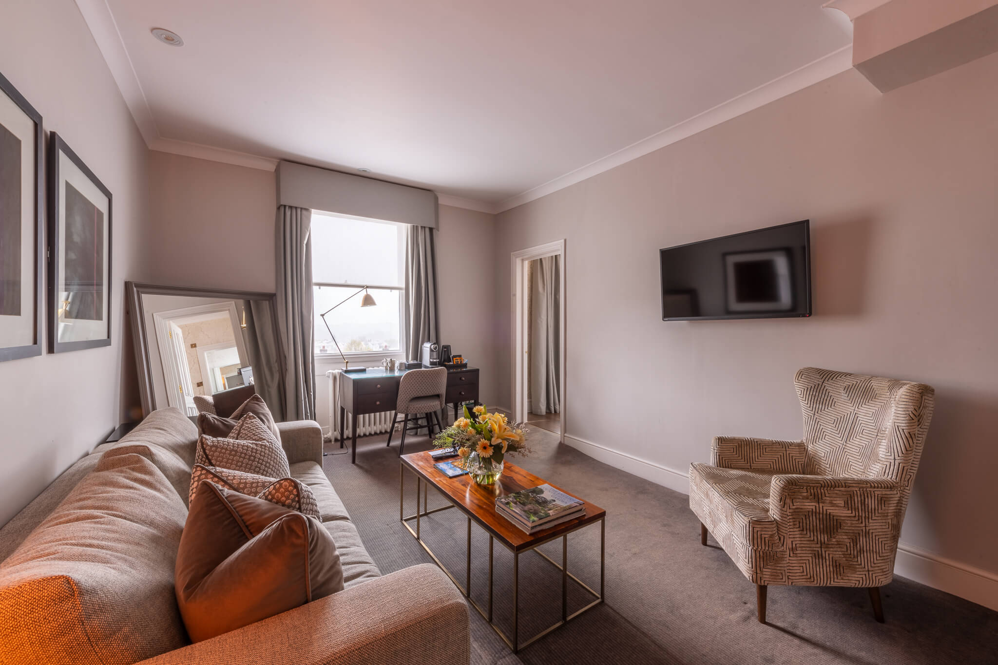 Royal Wells Hotel Deluxe Suite Room Space