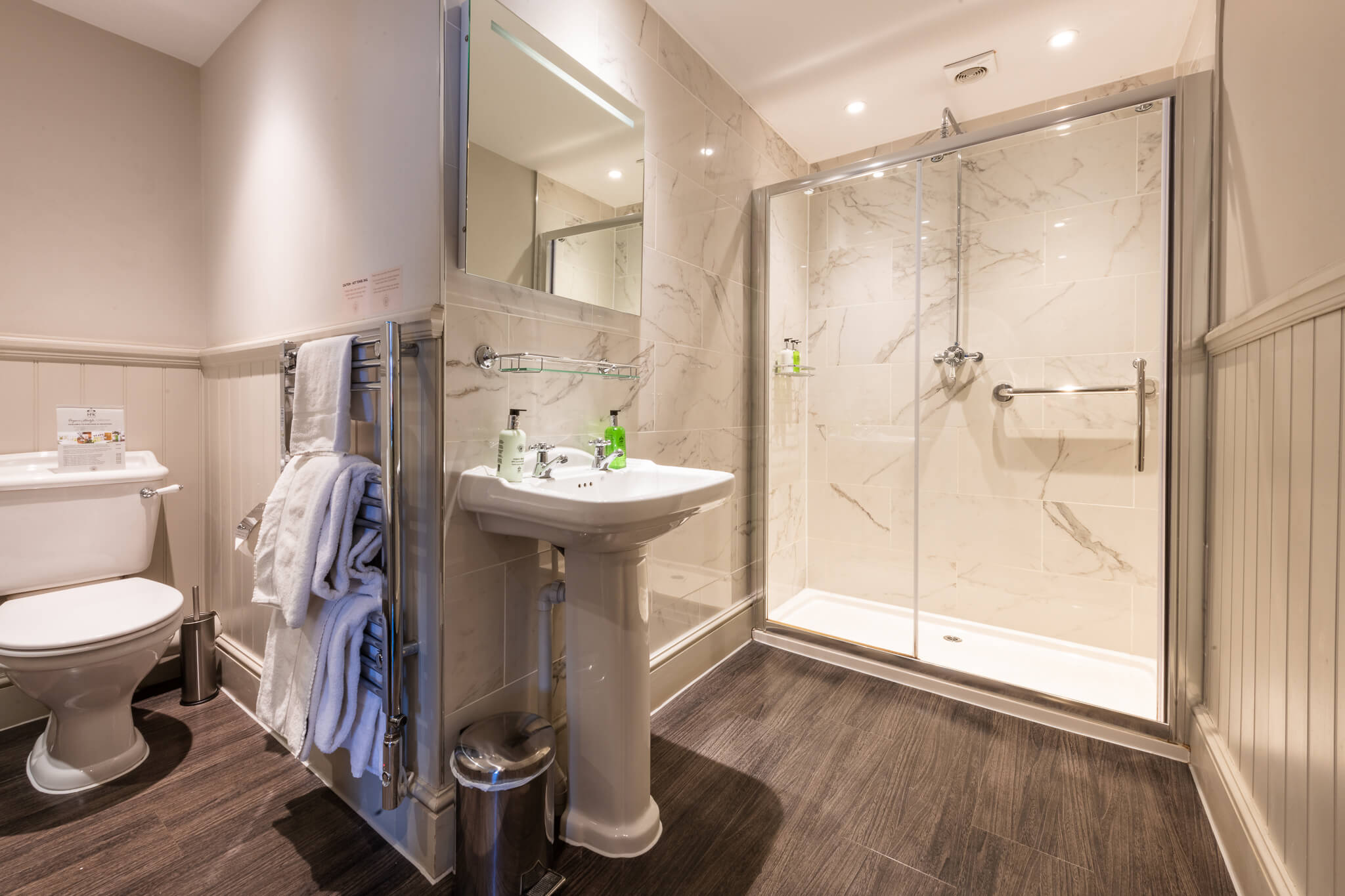 Royal Wells Hotel Superior Double Room Bathroom